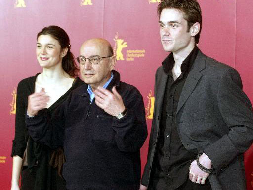 Der griechische Regisseur Theo Angelopoulos mit seinen Hauptdarstellern in Berlin Der griechische Regisseur Theo Angelopoulos mit seinen Hauptdarstellern in Berlin