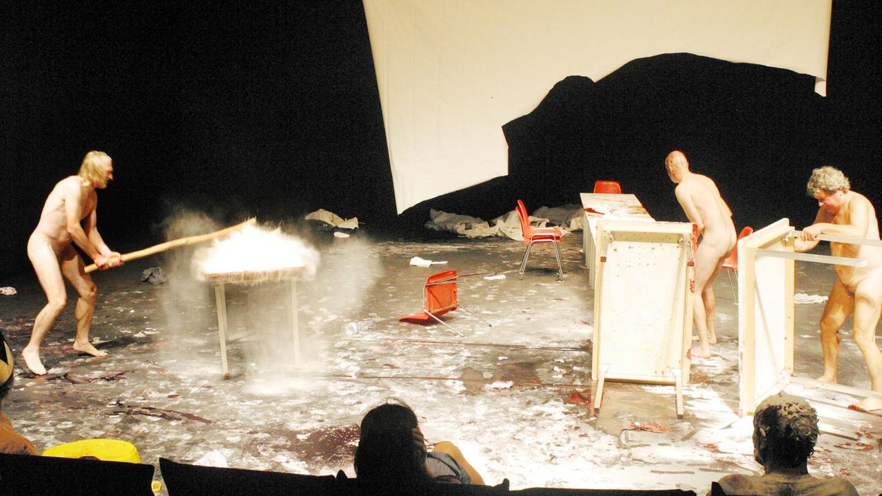 Szene aus der "Macbeth"-Inszenierung von Jürgen Gosch aus dem Jahr 2005, am Schauspielhaus Düsseldorf