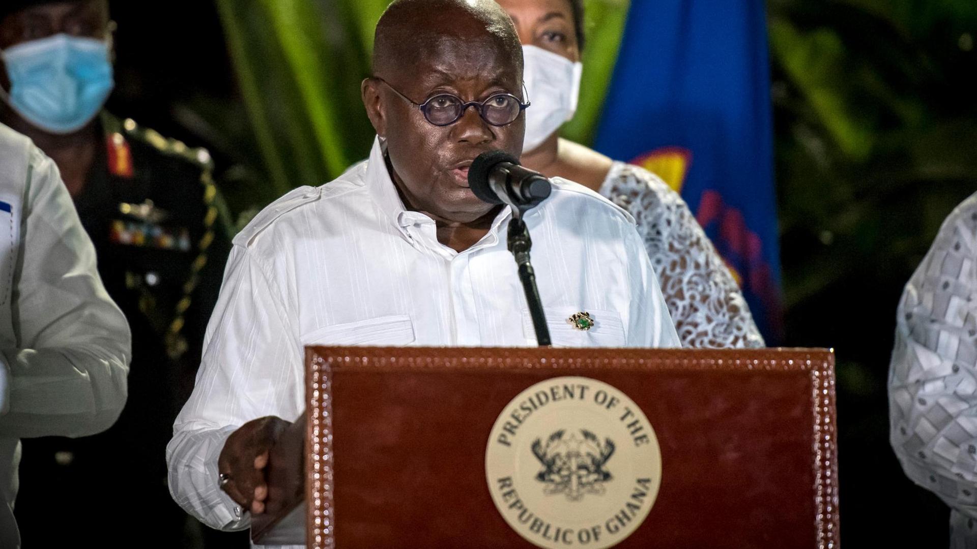Der ghanaische Präsident Akufo-Addo ist gegen das Corona-Virus geimpft worden.