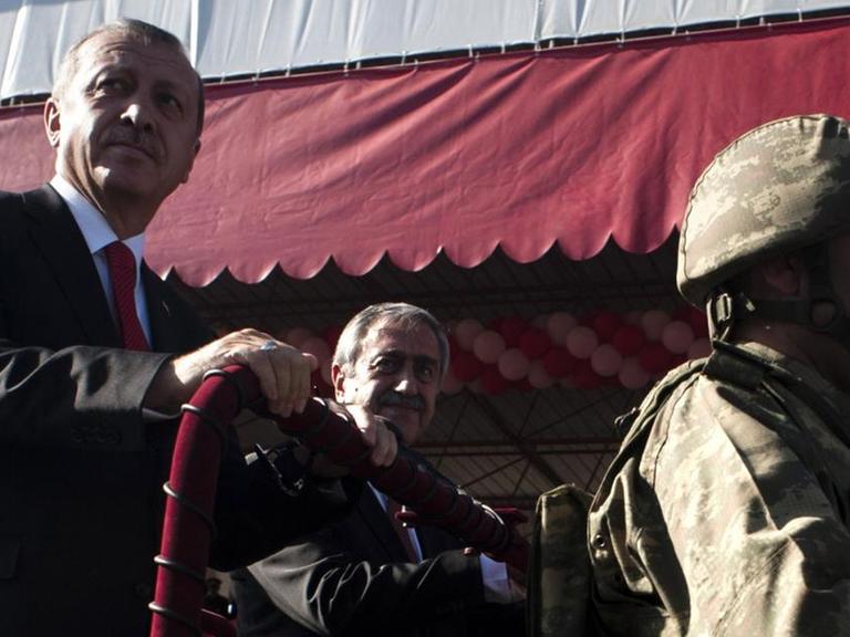 Der türkische Präsident Erdogan und sein nordzyprischer Amtskollege Mustafa Akıncı