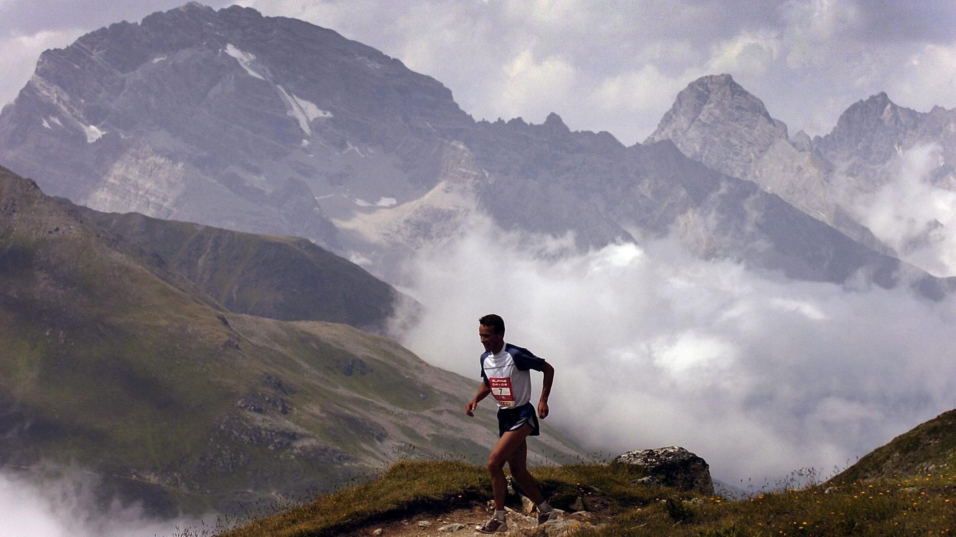 Unter dem Label Mountain Running erlebt das Jogging durch Mittelgebirge und Alpen-Regionen eine wahre Renaissance.