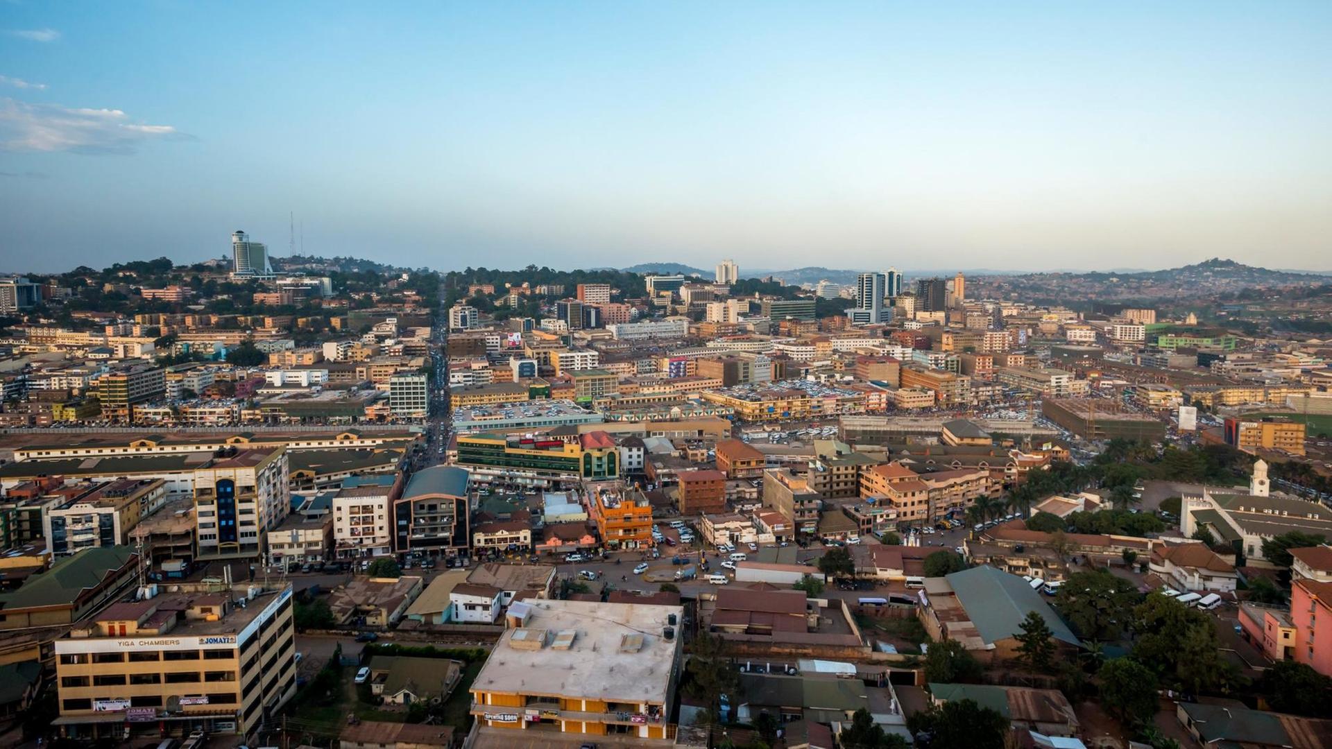 Kampala ist die größte Stadt und Hauptstadt Ugandas. Die schnellwachsende Metropole ist auch als Hauptstadt der Perle Afrika bekannt. (Foto von Juli 2015) | Verwendung weltweit