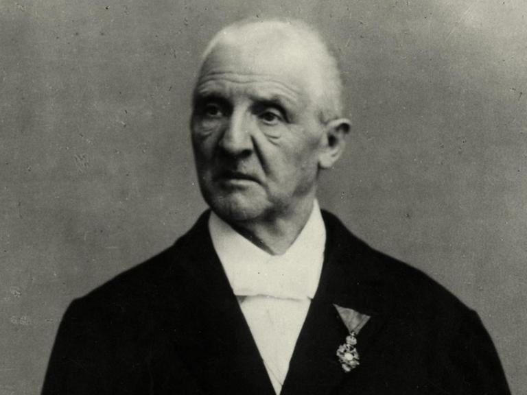 Anton Bruckner in einer Fotografie nach der Verleihung des Franz-Josephs-Ordens