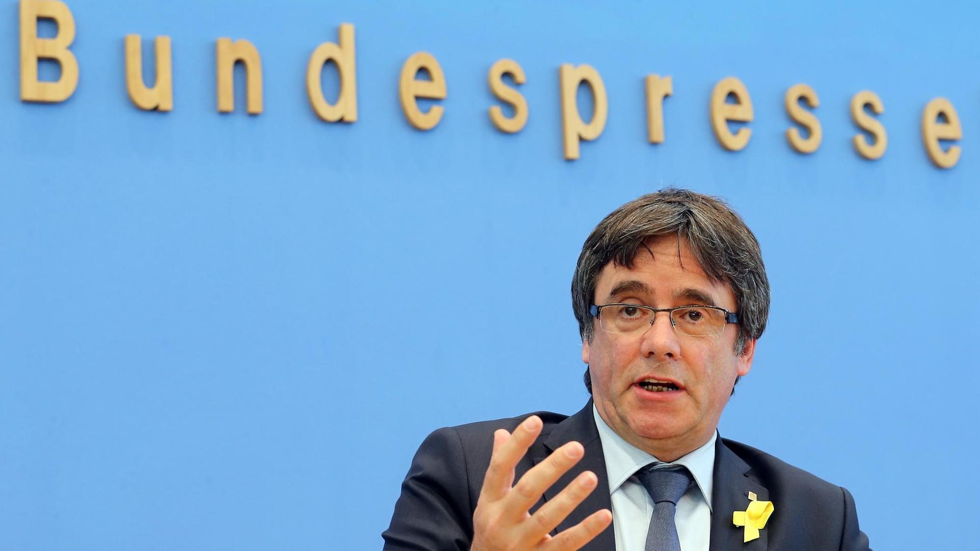 Carles Puigdemont bei einer Presse-Konferenz
