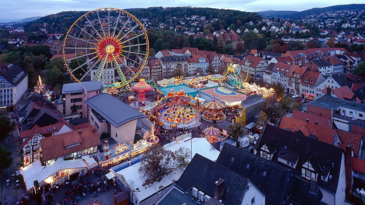 Blick von oben auf das Lullusfest in Bad Hersfeld