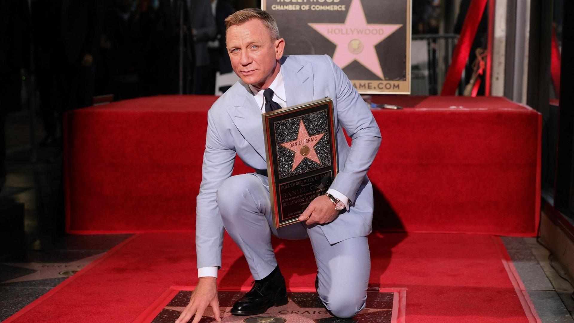 Daniel Craig nimmt an der Verleihung des Hollywood Walk of Fame-Sterns sich am 06. Oktober 2021 in Hollywood, Kalifornien, teil.