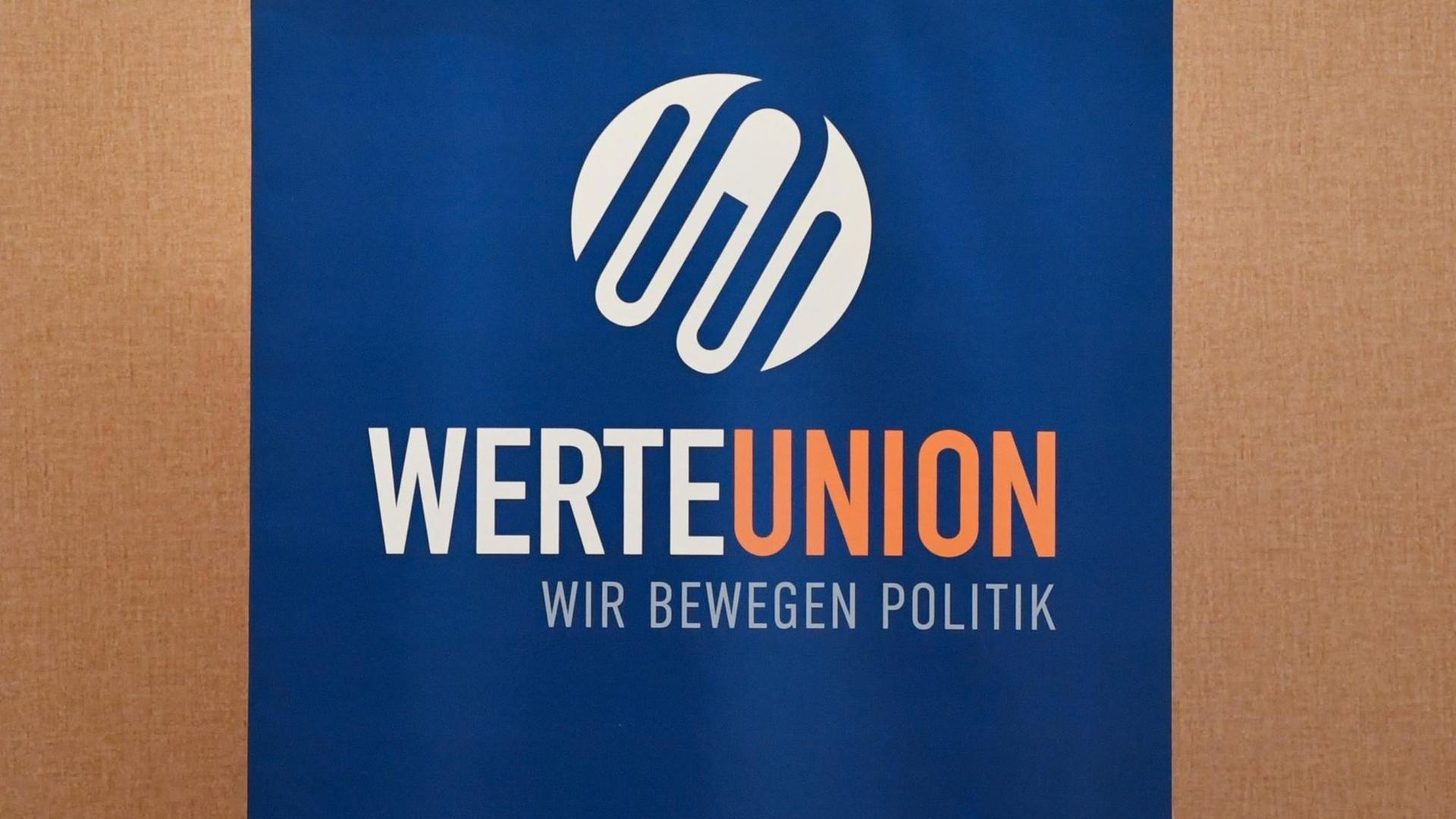 Ein Aufsteller der Werteunion.