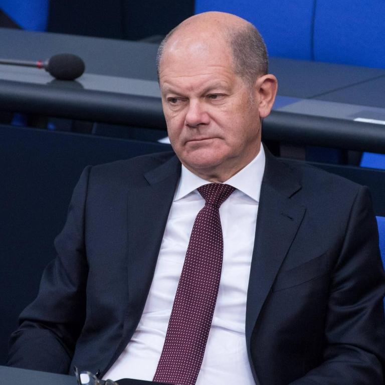 imago images / Christian Spicker  Berlin, Plenarsitzung im Bundestag Deutschland, Berlin - 07.05.2020: Im Bild ist Olaf Scholz (Vizekanzler, Finanzminister, spd) während der Sitzung des deutschen Bundestags zu sehen. Berlin Bundestag Berlin Deutschland *** Berlin, Plenary Session in the Bundestag Germany, Berlin 07 05 2020 In the picture you can see Olaf Scholz Vice-Chancellor, Minister of Finance, spd during the session of the German Bundestag Berlin Bundestag Berlin Germany