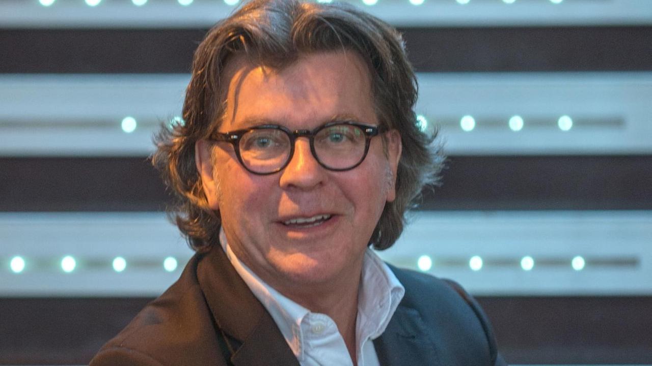 Hans Joachim Mendig, Film- und Fernsehproduzent und Geschäftsführer der neuen HessenFilm und Medien GmbH posiert am 28. März 2017, in Frankfurt.