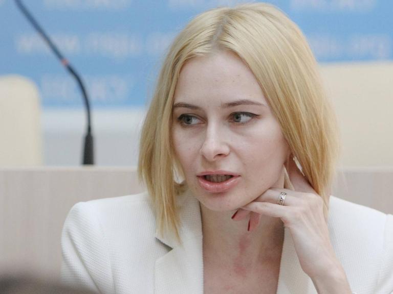 Die ukrainische Journalistin Maria Warfolomejewa (Mariya Varfolomeyeva) war mehr als ein Jahr in der Gefangenschaft von Rebellen. Sie wurde Anfang März 2016 freigelassen. Soie spricht auf einer Pressekonferenz am 16. März 2016 in Kiew.