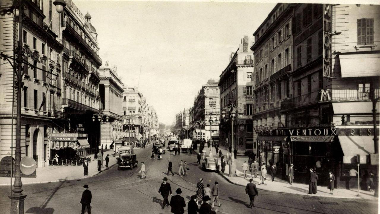Straße in Marseille Bouches du Rhônes 1940.