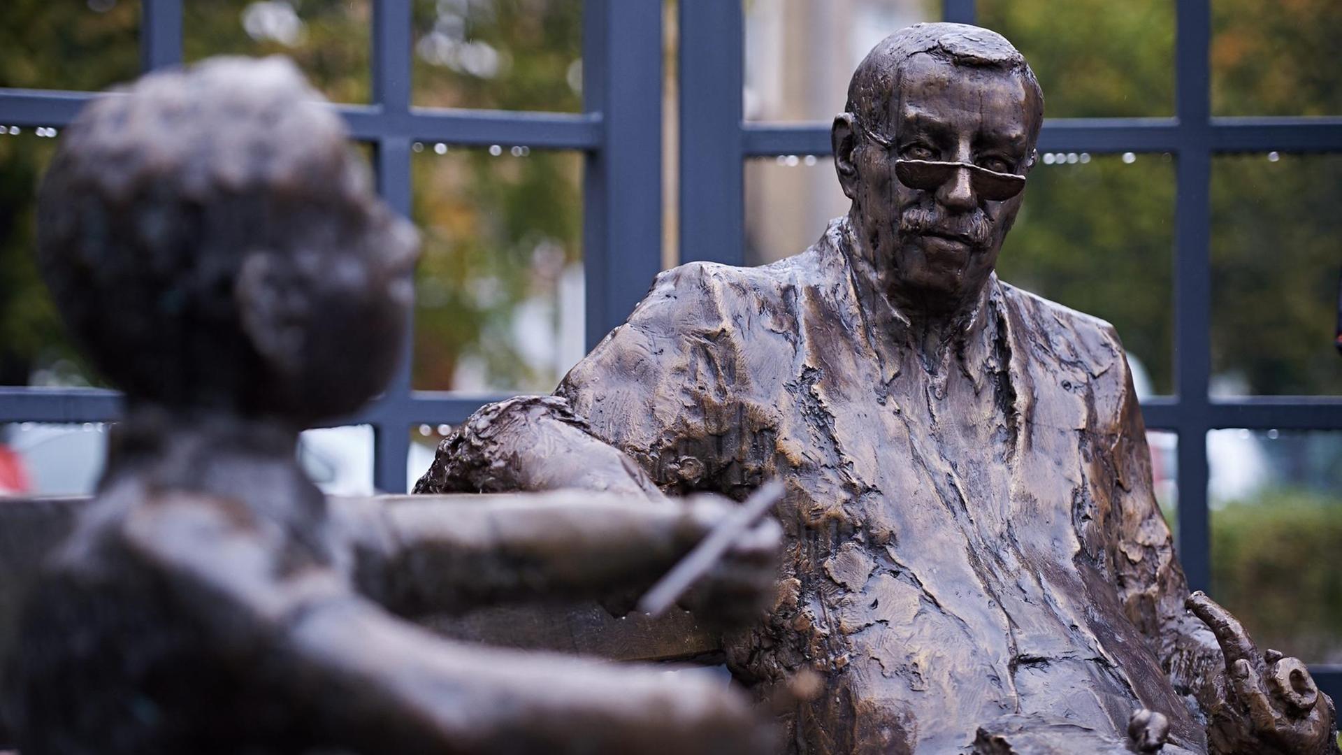 Skulptur von Günter Grass und der Romanfigur Oskar Matzerath aus "Die Blechtrommel" in Danzig