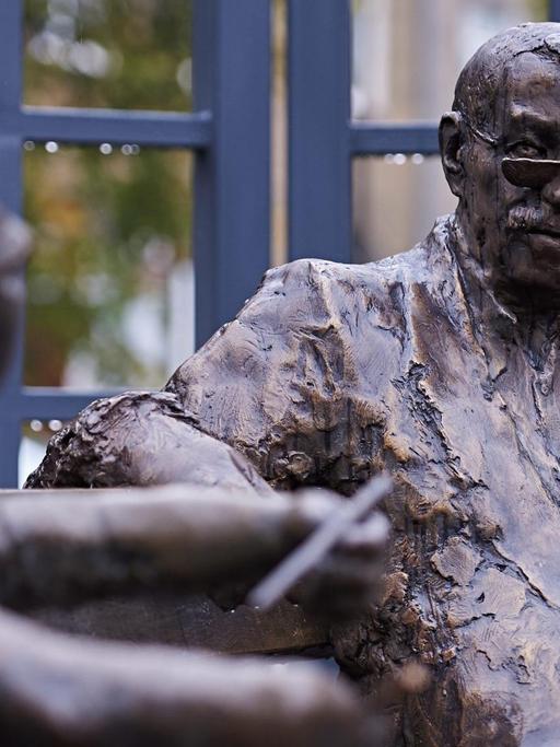Skulptur von Günter Grass und der Romanfigur Oskar Matzerath aus "Die Blechtrommel" in Danzig