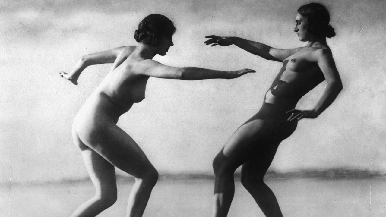 Nackte Tänzerinnen im Film: "Wege zu Kraft & Schönheit" 1924/25, Regie: Wilhelm Prager.