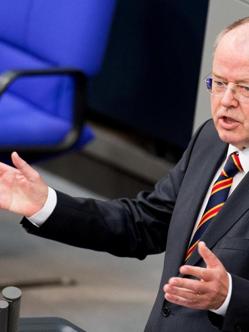 Der SPD-Politiker Peer Steinbrück hält seine letzte Rede im Bundestag.