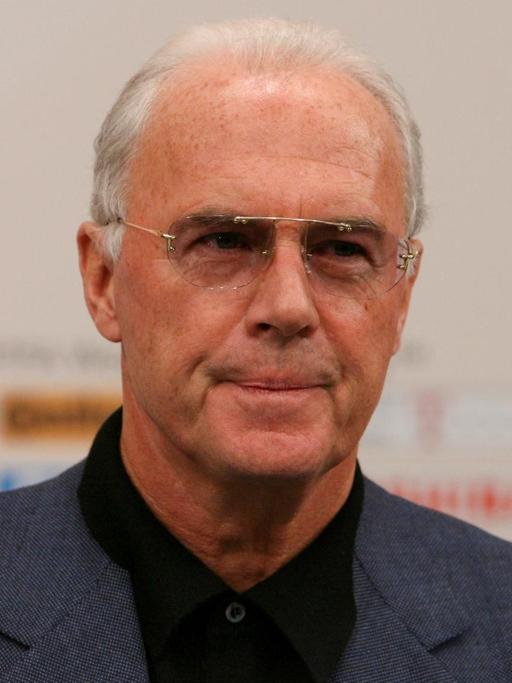 Franz Beckenbauer bei einer Pressekonferenz im Jahr 2005 zur Vorbereitung der WM 2006.