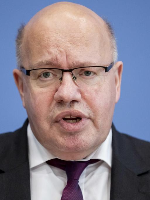 Peter Altmaier (CDU), Bundesminister für Wirtschaft und Energie, spricht auf einer Pressekonferenz