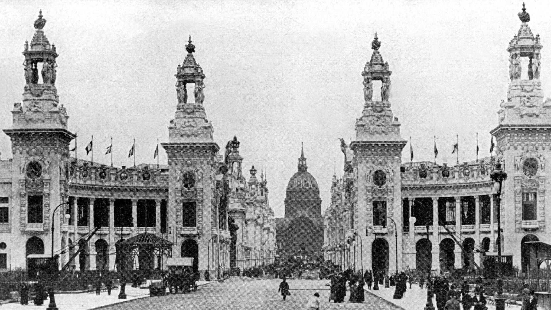 Blick auf die "Esplanade des Invalides" auf der Weltausstellung in Paris 1900.