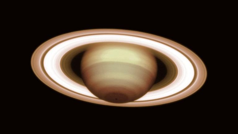Der Planet Saturn mit seinen markanten Ringen, deren Natur anfangs unbekannt war
