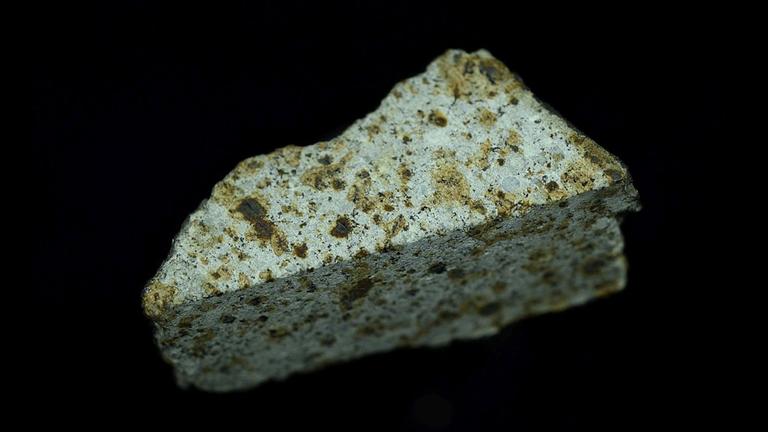 Bruchstück des Meteoriten, der am 3.12.1917 über dem Süden Schottlands niedergegangen ist (National Fund for Acquisitions)
