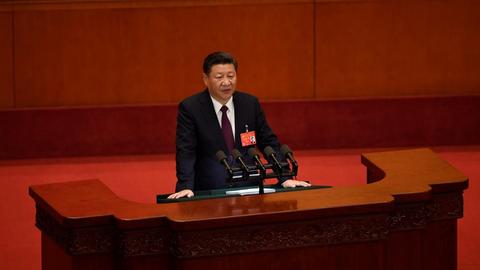 Staats- und Parteichef Xi Jinping spricht zu den etwa 2.300 Delegierten auf dem Parteikongress in Peking