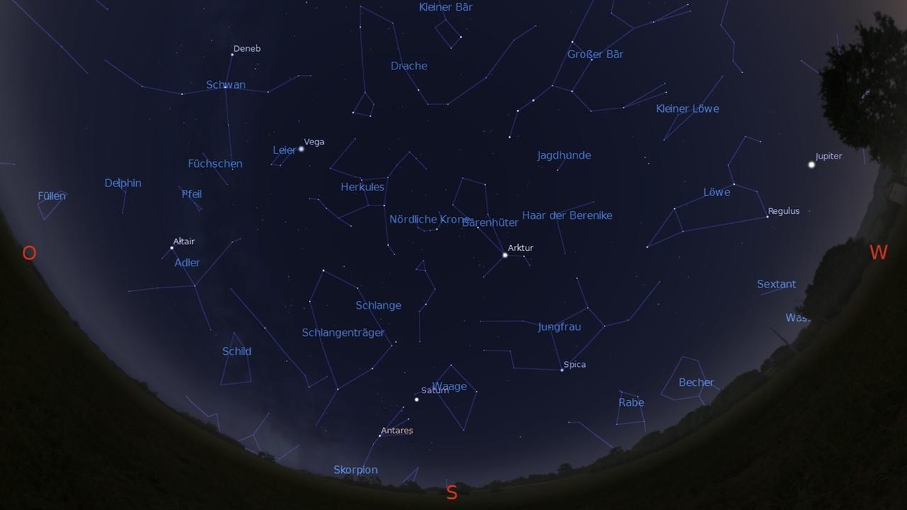Der Anblick des Sternenhimmels zur Monatsmitte gegen 23 Uhr