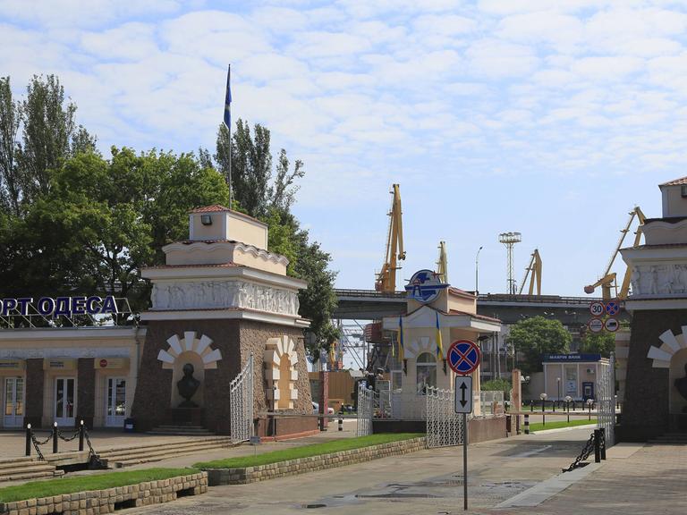 Einfahrtstor zum kommerziellen Hafen von Odessa.