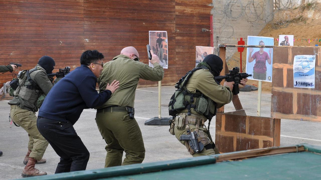 "Kaliber 3" - Trainingslager für Touristen in Israel