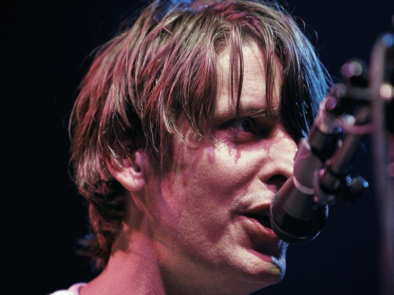 Sänger Stephen Malkmus, hier aufgenommen bei einem Pavement-Konzert im Roy Wilkins Auditorium im Jahr 2010