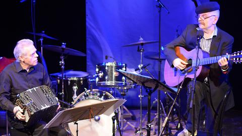 Michael Z. (Gitarre) & Klaus Gutjahr (Bandoneon) beim Theaterkahn im Liederwahn in Dresden am 6.3.15.