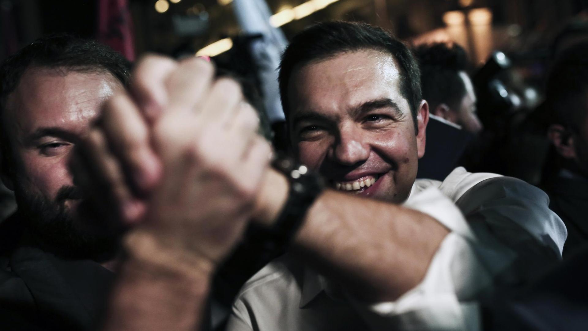 Syriza-Chef Alexis Tsipras bei der Ankunft auf der Siegesfeier seiner Partei in Athen