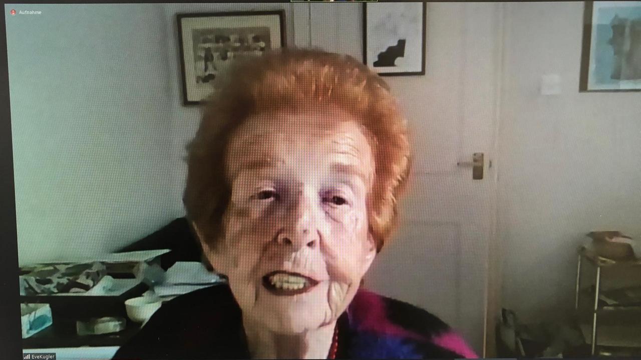 Eine Überlebende der Reichspogromnacht 1938, Eve Kugler während eines Zoom-Interviews