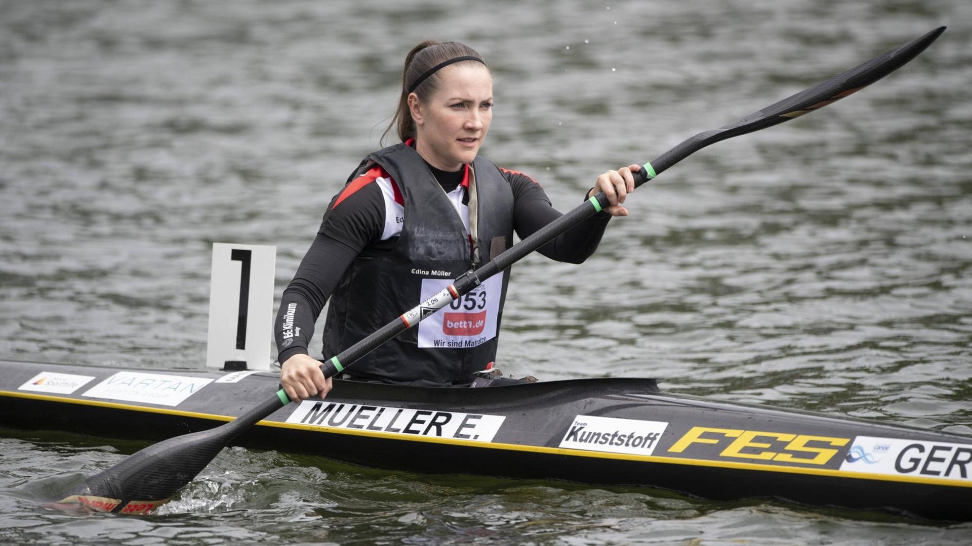 Edina Müller am 3.6.21 bei den Finals in Duisburg in ihrem Kajak.