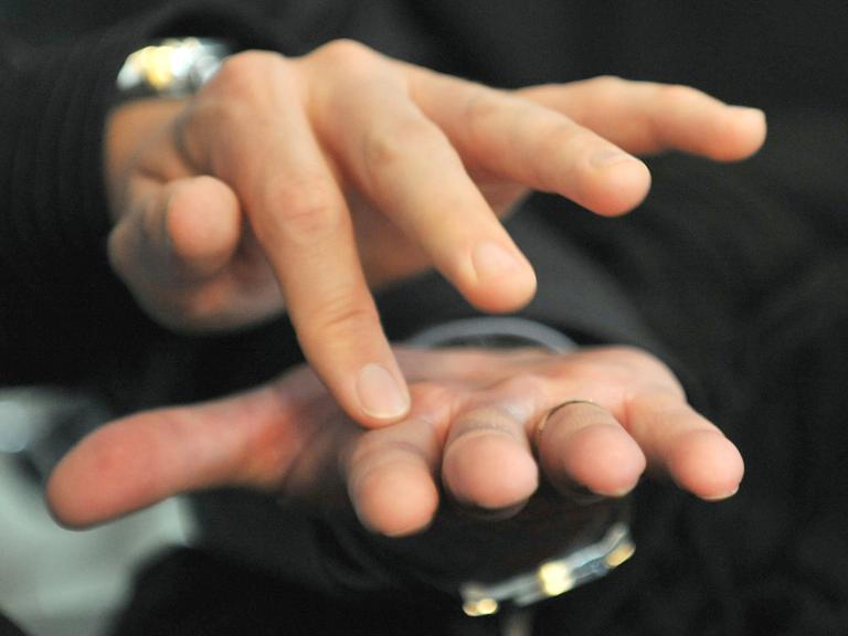 Berührung der Handfläche mit einem Finger