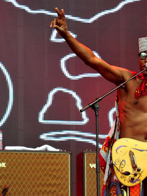 Der nigerianische Musiker Keziah Jones beim Festival des Vleilles Charrues im Jahr 2012