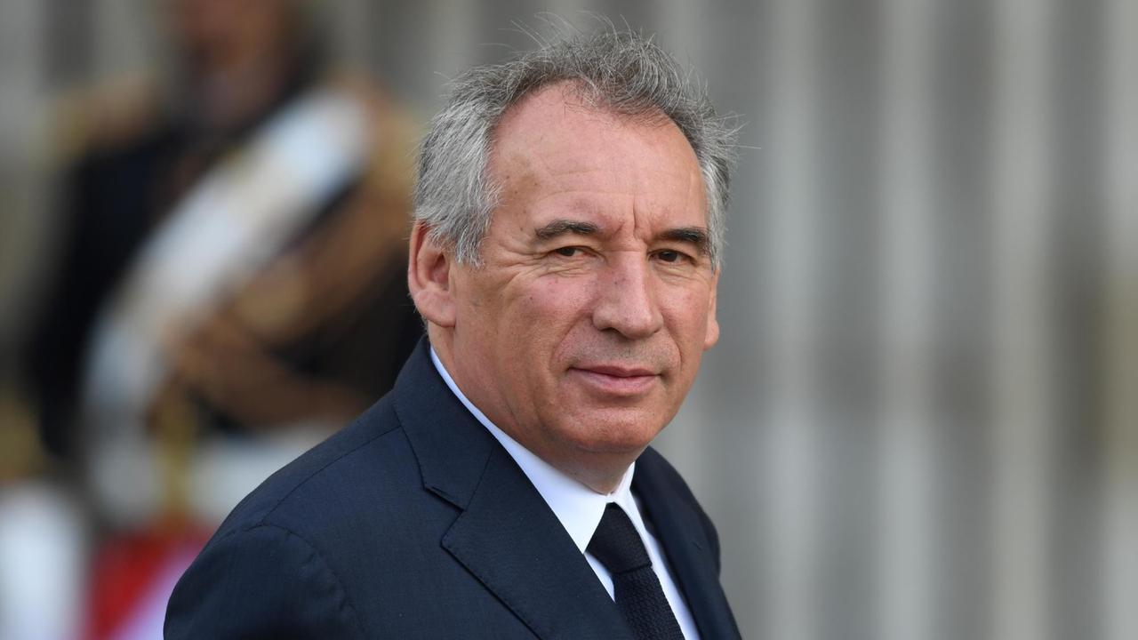 Frankreich - Präsident Macron Ernennt Zentrumspolitiker François Bayrou ...