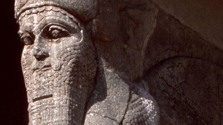 Eine assyrische Statue in der Stadt Nimrud.