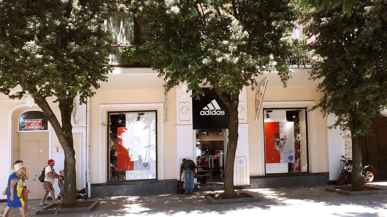 Adidas-Geschäft in Jalta