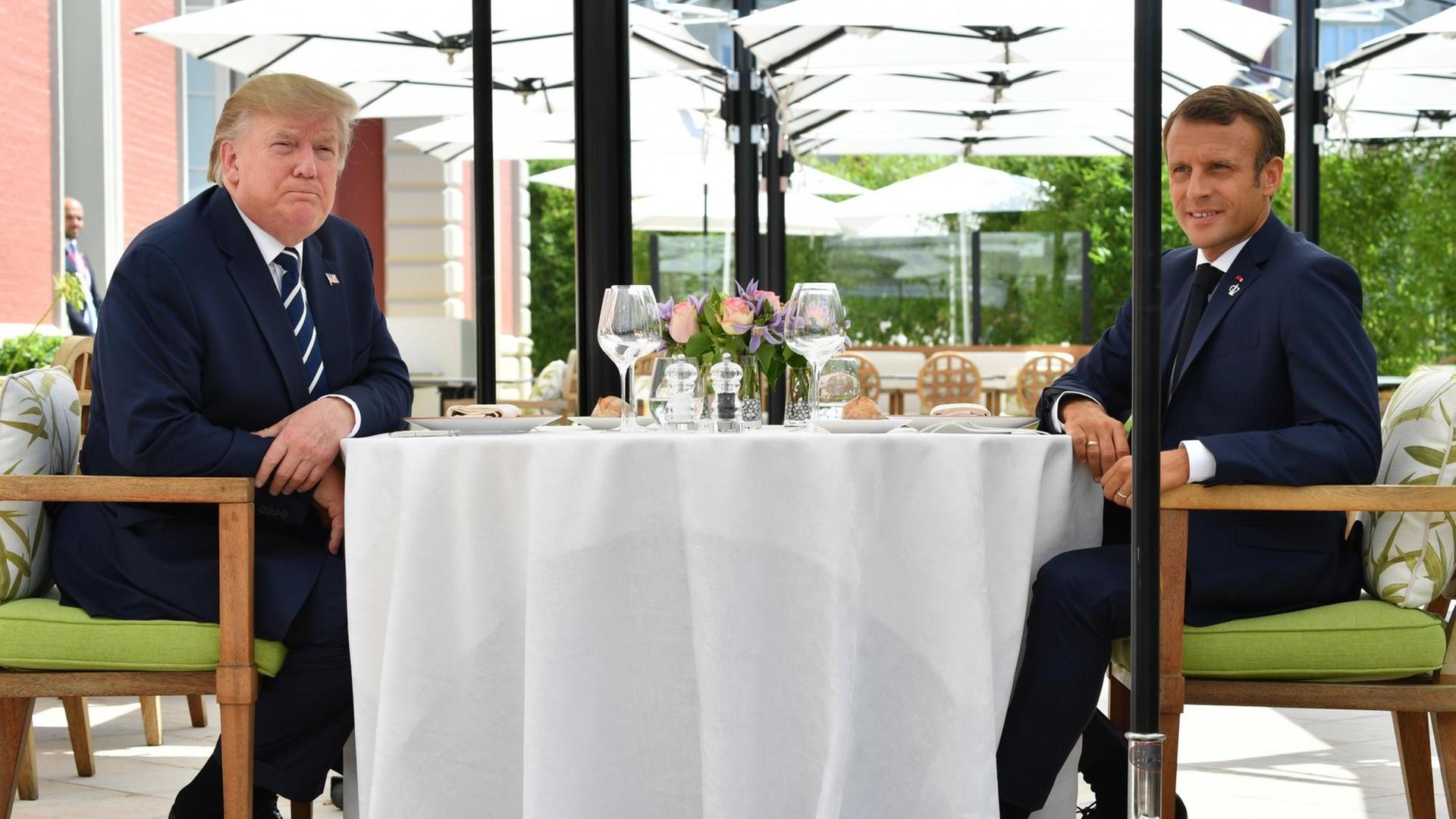 US-Präsident Donald Trump und der franzözische Staatschef Emmanuel Macron beim G7-Gipfel in Biarritz, Frankreich, am 24.8.2019
