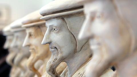Büsten des Reformators Johannes Calvin im Internationalen Museum der Reformation in Genève in der Schweiz.