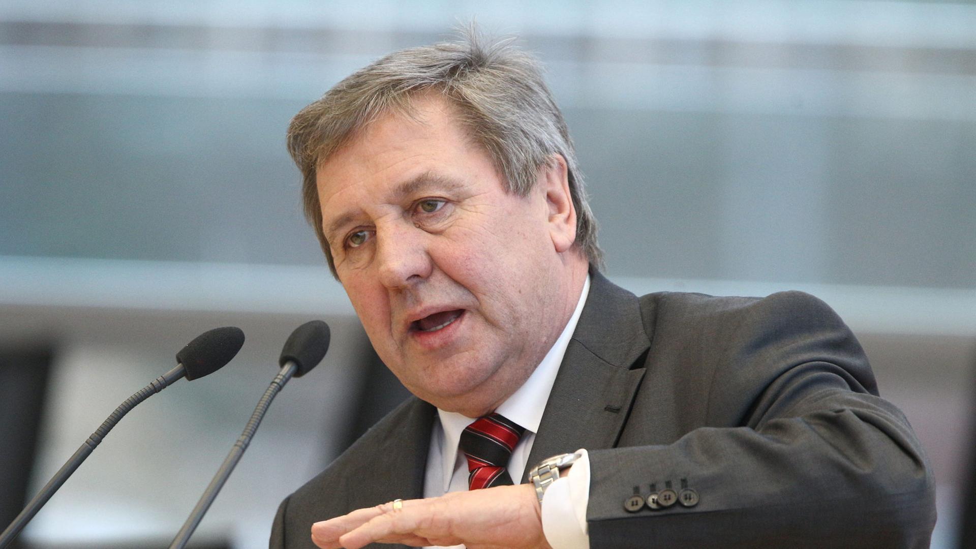 Hans-Jörn Arp, verkehrspolitischer Sprecher der CDU-Landtagsfraktion in Schleswig-Holstein Hans-Jörn Arp, verkehrspolitischer Sprecher der CDU-Landtagsfraktion in Schleswig-Holstein