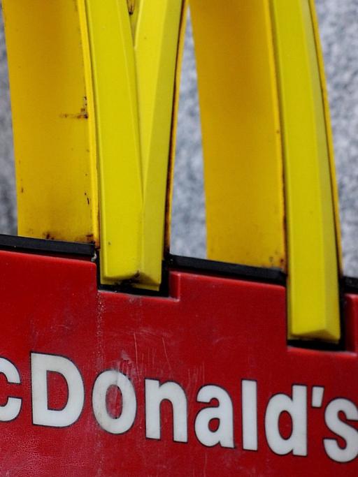 Ein McDonald's-Schild in New York