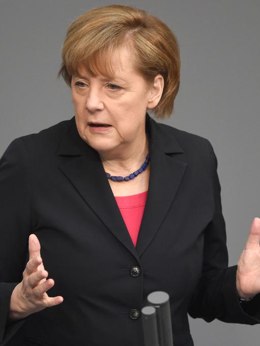 Bundeskanzlerin Angela Merkel (CDU) spricht im Rahmen der Haushaltsdebatte im Bundestag in Berlin.
