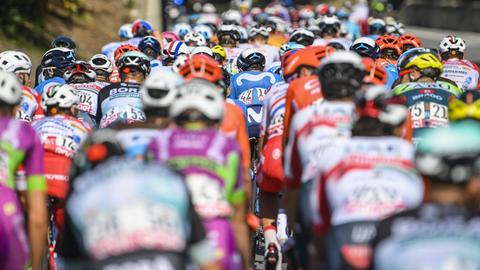 Giro d'Italia am 14. Oktober 2020, 11. Etappe von Porto Sant Elpidio nach Rimini. Im Bild: Fahrer während des Rennens.