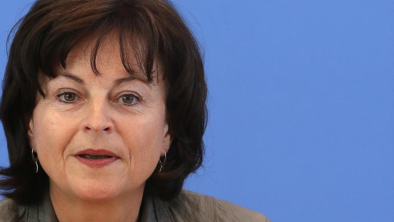 Die Bundesdrogenbeauftragte Marlene Mortler am 30.06.2015 bei der Vorstellung der Ergebnisse zum Alkoholkomsum in Deutschland für 2014.