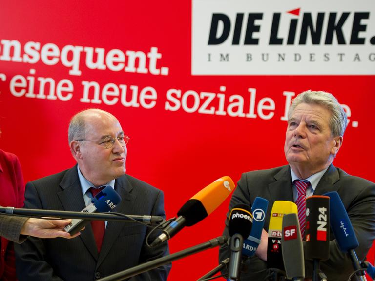 Bundespräsident Joachim Gauck im März 2012 zusammen mit Linken-Fraktionschef Gregor Gysi.