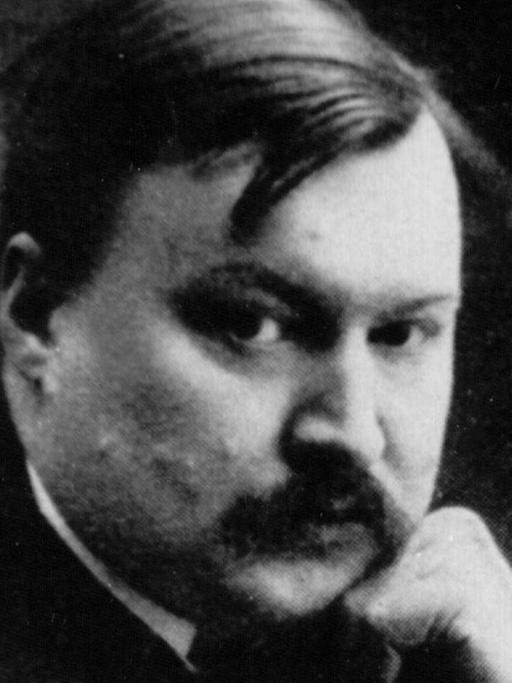 Der russische Komponist, Schüler von Rimski-Korsakow, Alexander Glasunow, in einer zeitgenössischen Aufnahme. Er wurde am 10. August 1865 in Petersburg geboren und verstarb am 21. März 1936 in Neuilly-sur-Seine.