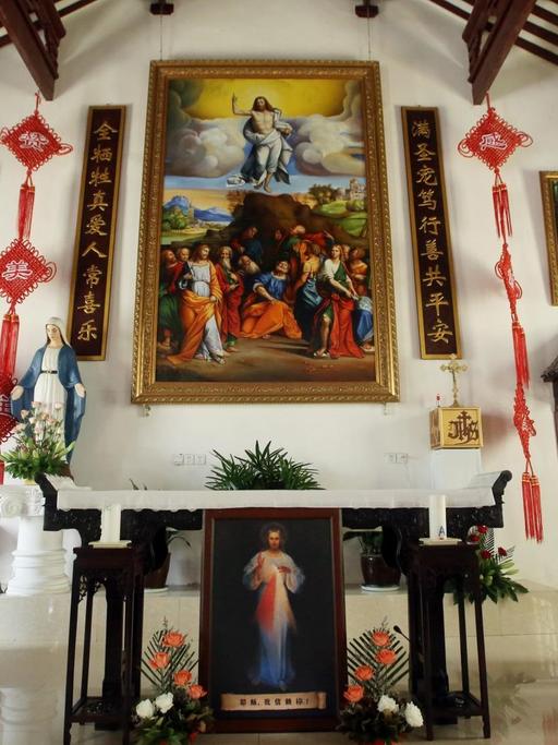 Die katholische Kirche Nanqiao im Distrikt Fengxian in Shanghai, China. Die Kirche erinnert an den französischen Missionar und ehemaligen Admiral Auguste Leopold, welcher am 17. Mai 1862 bei Kämpfen gegen die Taping Rebellen im Süden Shanghais ermordet wurde.