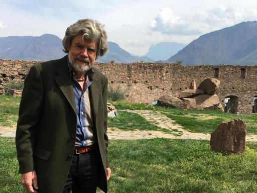 Reinhold Messner im Museum Burg Sigmundskron