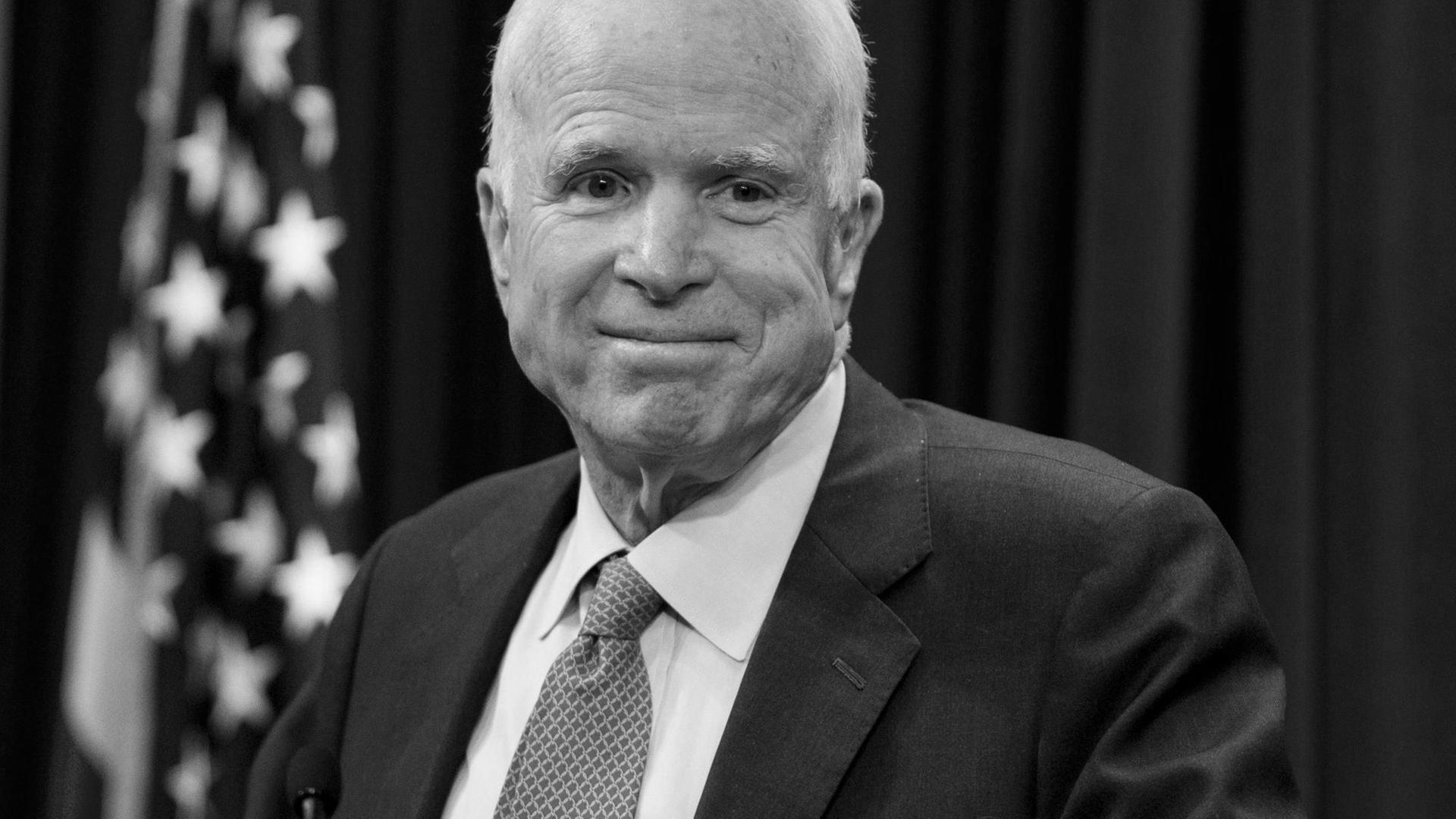 John McCain war in dem Land USA ein sehr bekannter Politiker.